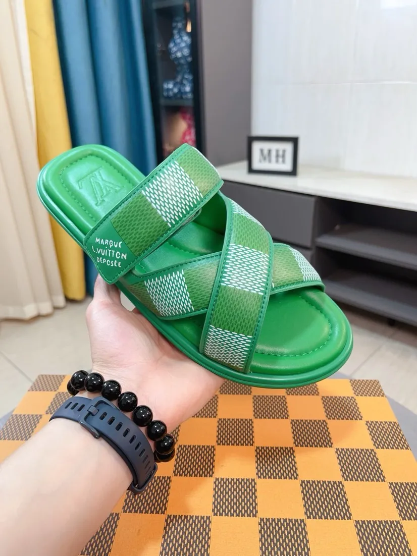 Men's shoes 💰380🌹🌹 (lv-Louis Vuitton) New men's slippers, high-end boutique, exquisite embossed logo decoration on the upper, fine workmanship, super soft soles, casual, loose and comfortable, a must-have in summer! \nsize：38-44